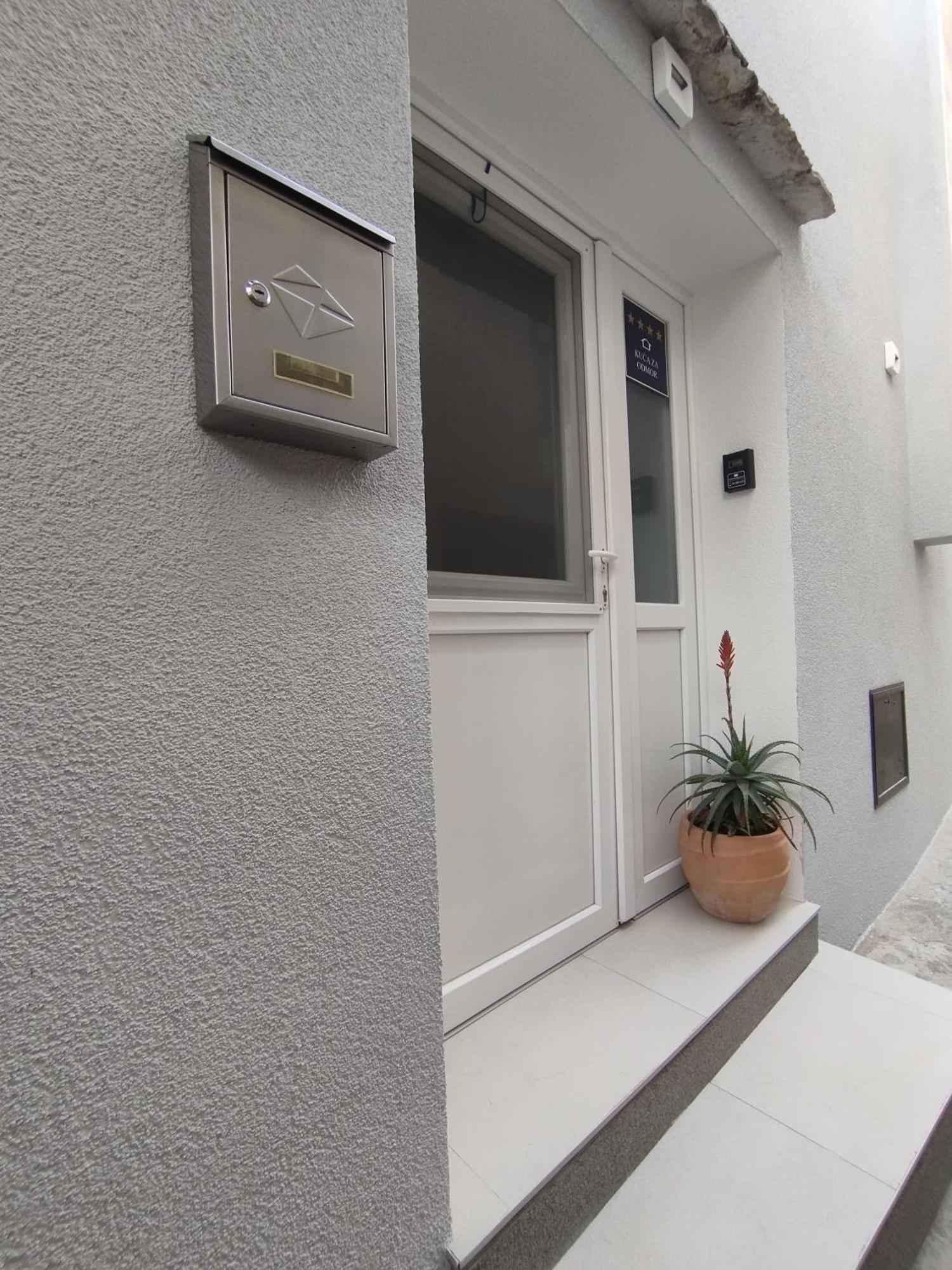 Kuca Za Odmor Eni **** Villa Šibenik Kültér fotó